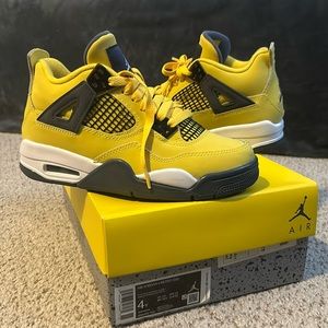 Air Jordan lightning 4 retros (GS) size 4y BRAND NEW